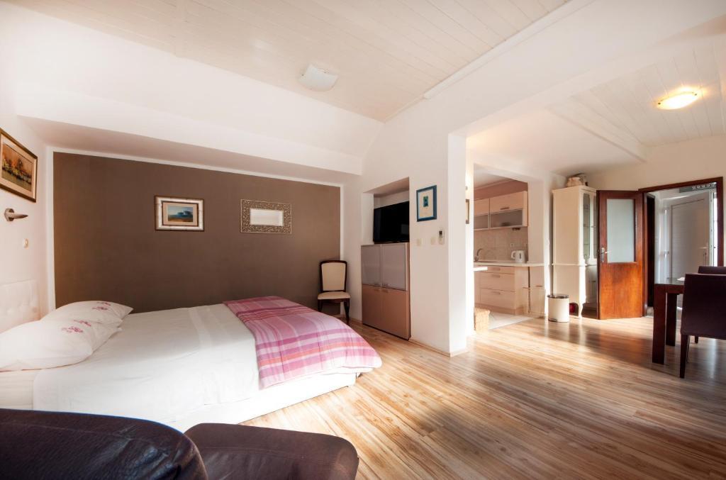 Bruno Split Centre Apartment And Room Eksteriør bilde